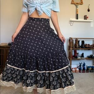 SOLD • vintage gunne sax prairie skirt